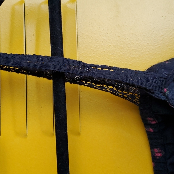 American Eagle floral crop top - Picture 3 of 5